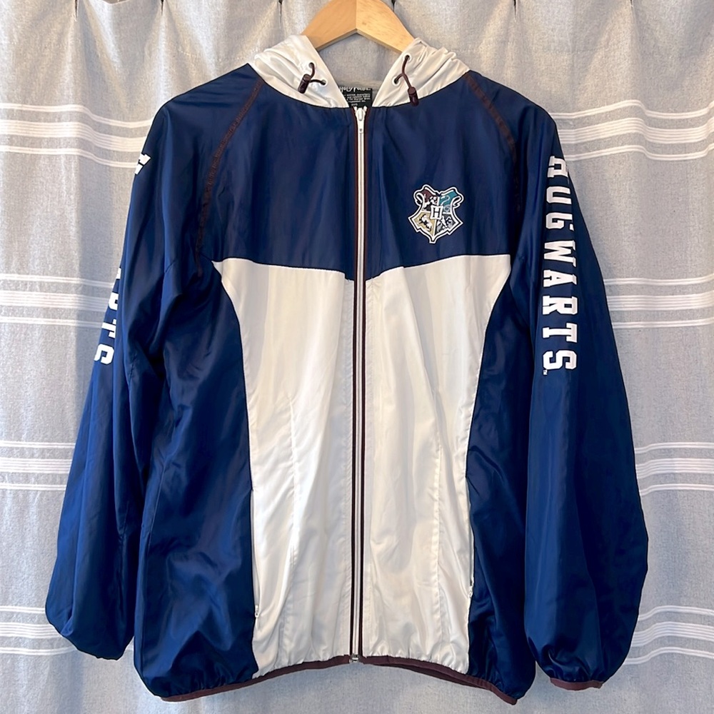 Unisex Hogwarts Lined Windbreaker with zippered pockets & a hold | Size L